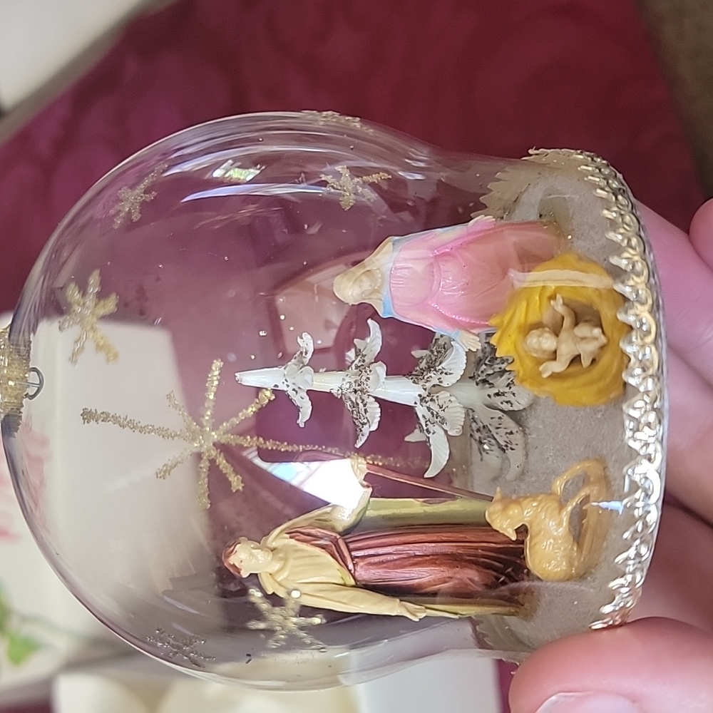 1982 vintage nativity ornament